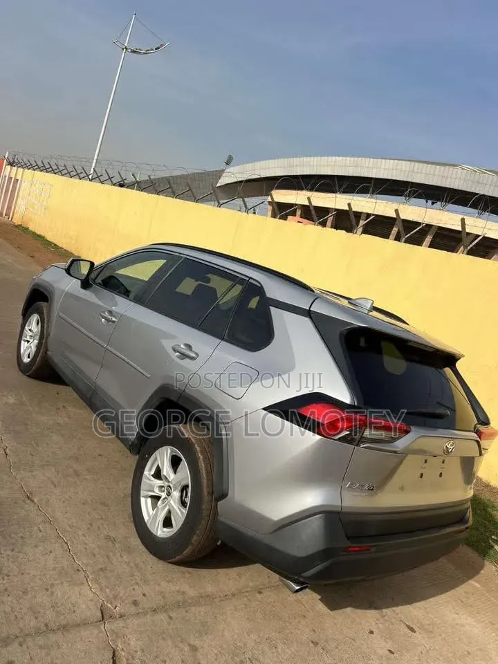 Toyota RAV4 2021 Silver