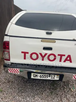 Toyota Hilux 2012 White