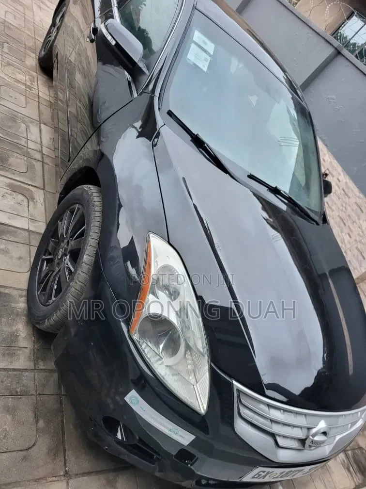 Nissan Altima 2010 Black