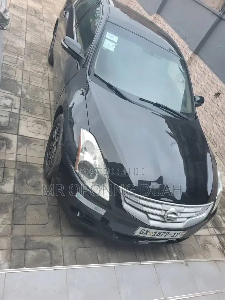 Nissan Altima 2010 Black