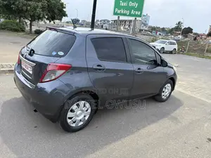 Toyota Vitz 1.3 AWD 5dr 2012 Gray