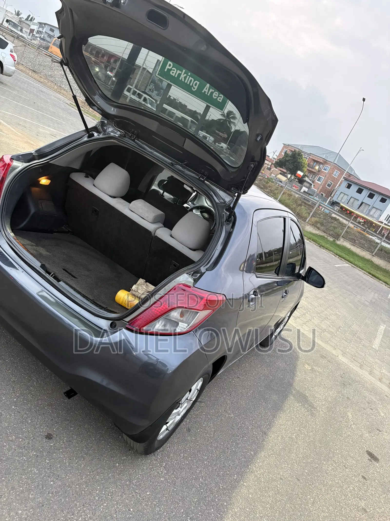 Toyota Vitz 1.3 AWD 5dr 2012 Gray