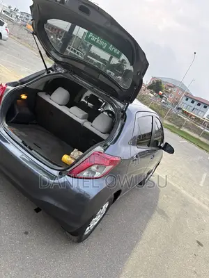 Toyota Vitz 1.3 AWD 5dr 2012 Gray