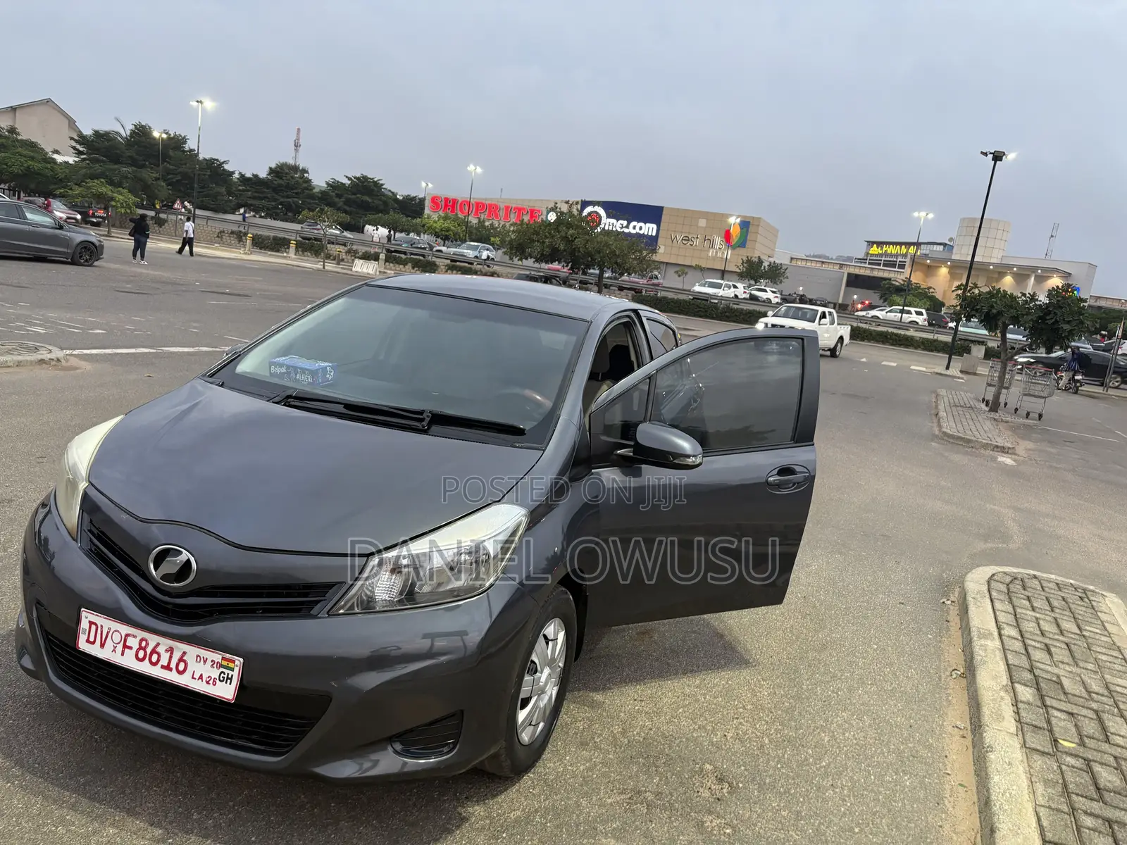 Toyota Vitz 1.3 AWD 5dr 2012 Gray