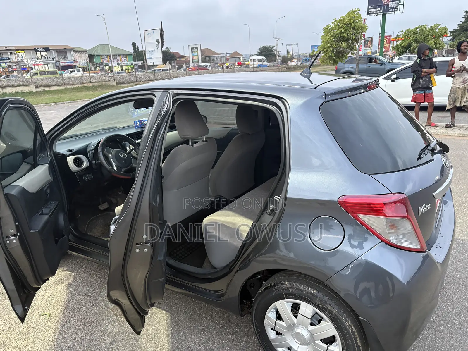Toyota Vitz 1.3 AWD 5dr 2012 Gray