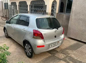 Toyota Vitz 2010 Silver