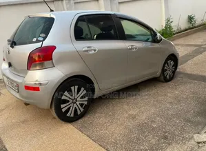 Toyota Vitz 2010 Silver
