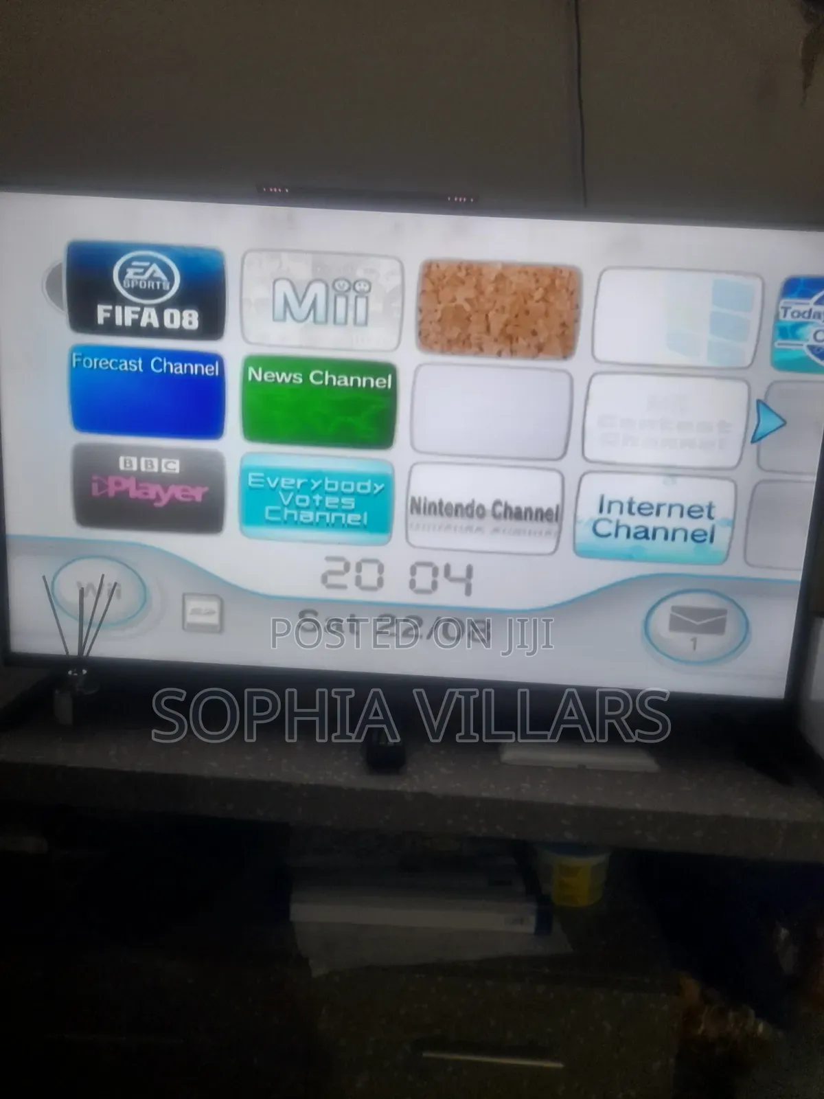 Wii Nintendo Switch With 1 Controller and 1 Nunchuk
