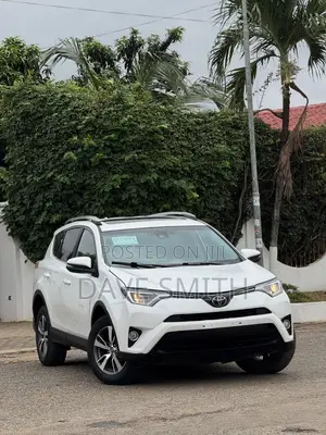 Toyota RAV4 XLE 4dr SUV AWD (2.5L 4cyl 6A) 2018 White