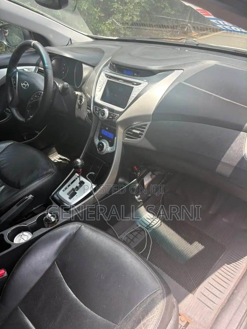 Hyundai Elantra Limited Sedan FWD (1.8L 4cyl 6A) 2013 White