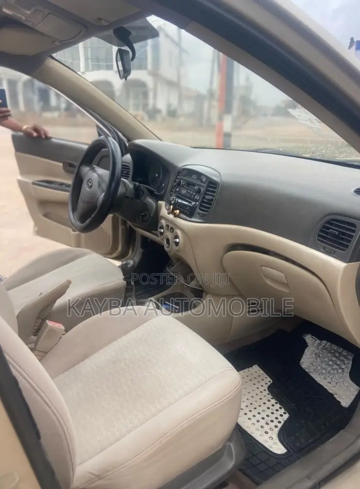 Hyundai Accent 2013 Gold