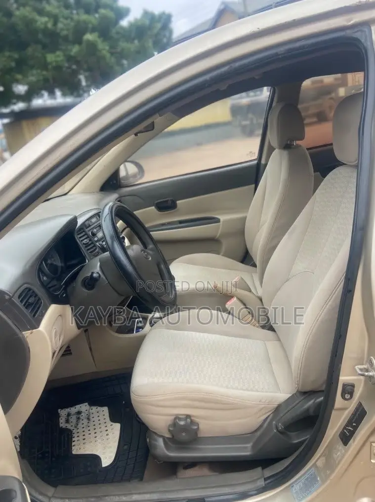 Hyundai Accent 2013 Gold