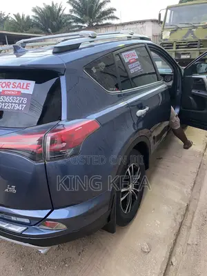 Toyota RAV4 LE AWD (2.5L 4cyl 6A) 2016 Blue