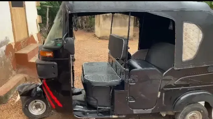 Bajaj RE 2025 Black