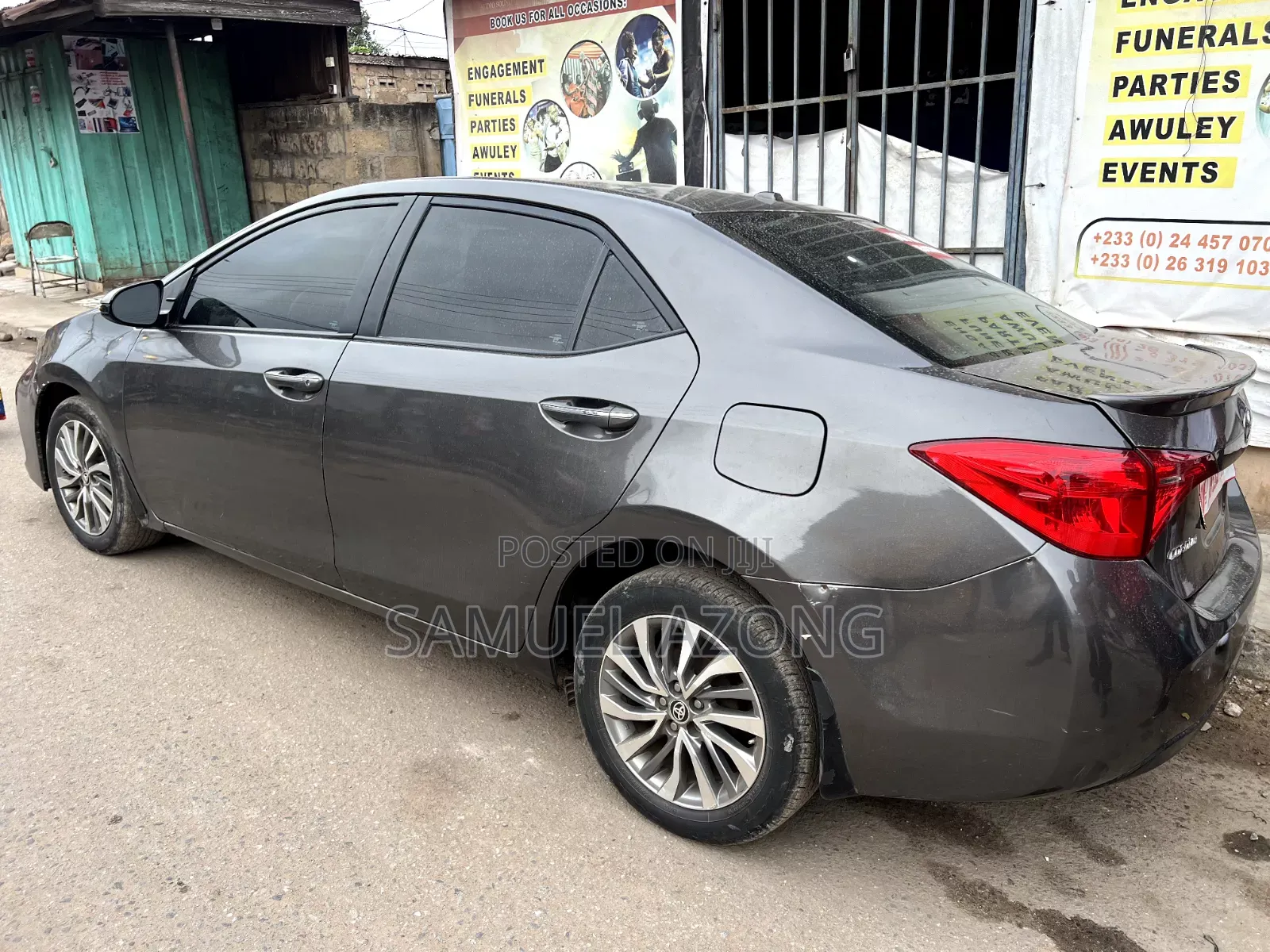 Toyota Corolla XLE (1.8L 4cyl 2A) 2018 Gray