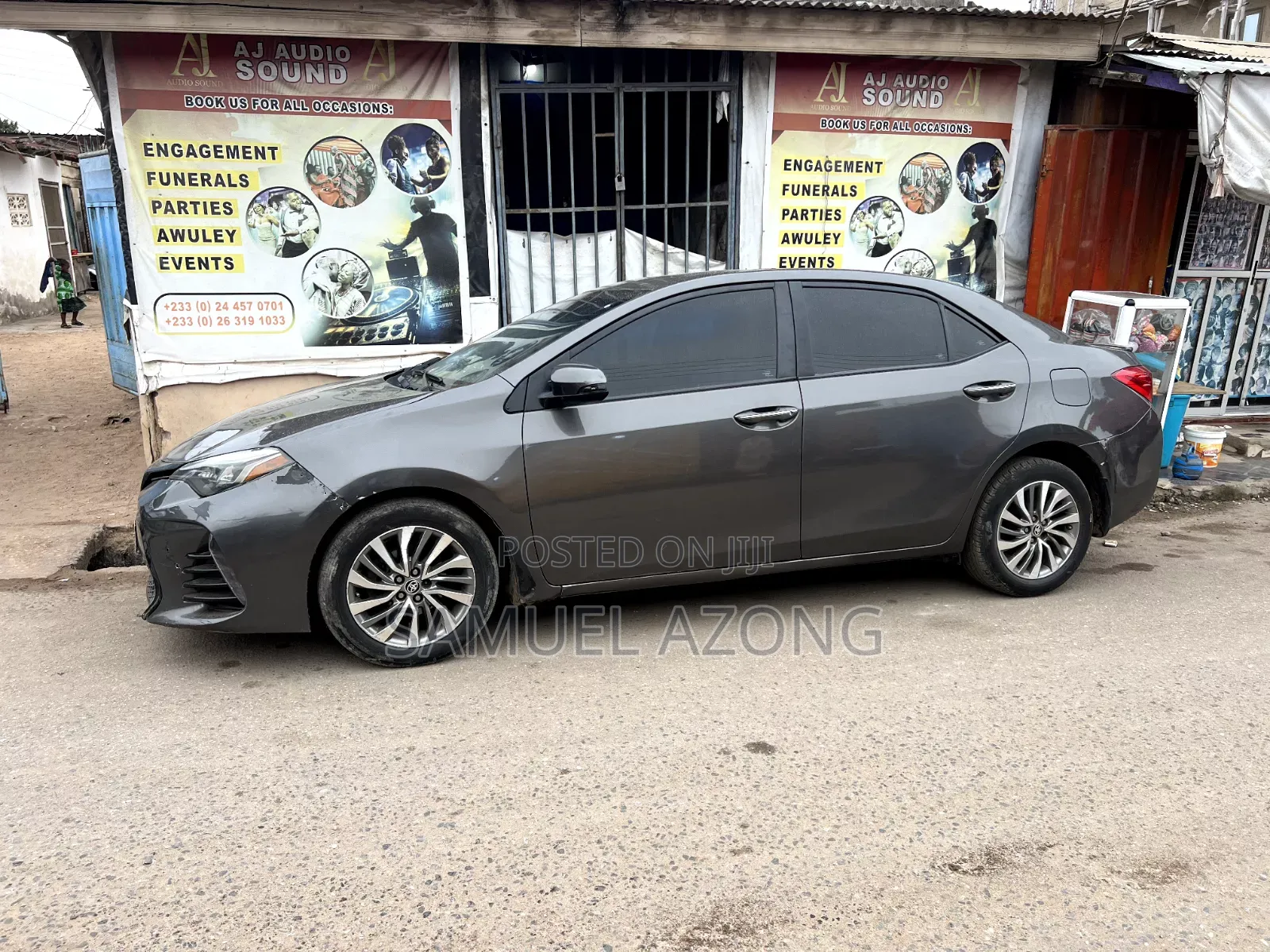 Toyota Corolla XLE (1.8L 4cyl 2A) 2018 Gray