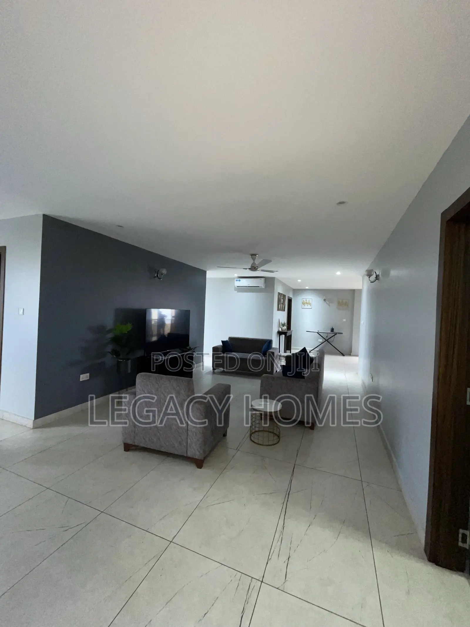 3bdrm Penthouse in East Legon, Boundary Road Area for rent