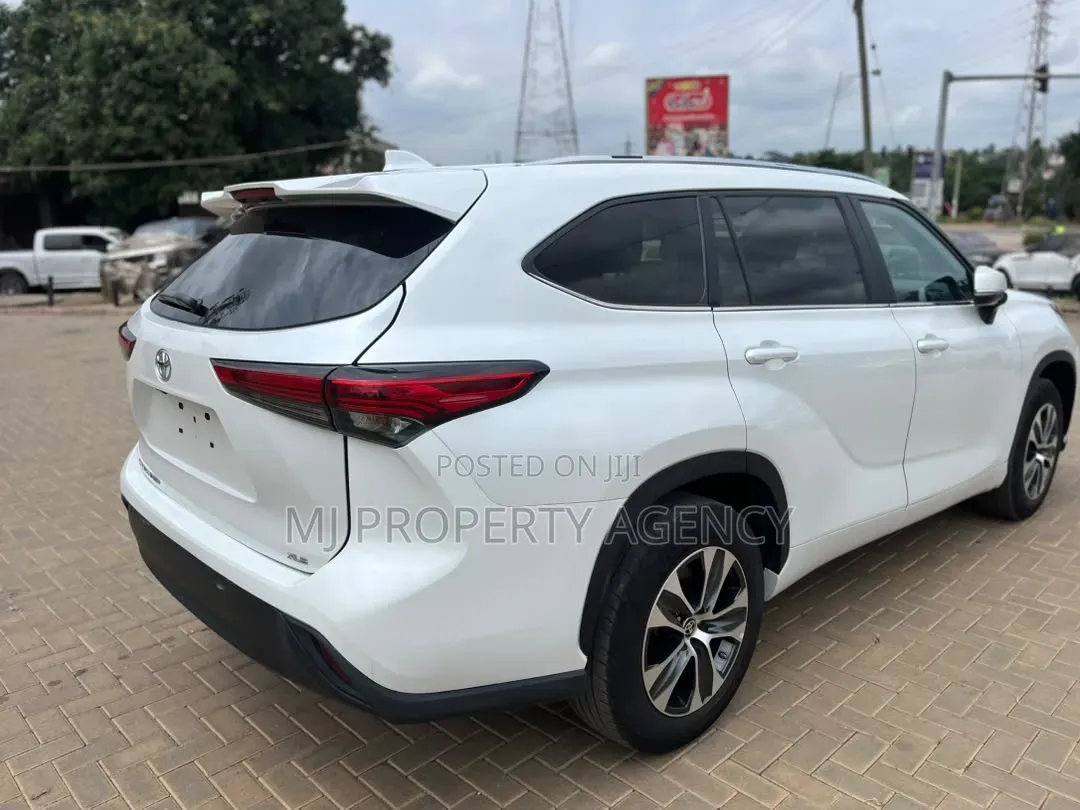 Toyota Highlander XLE AWD 2023 White