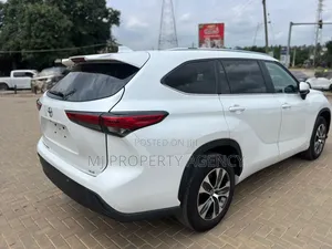 Toyota Highlander XLE AWD 2023 White