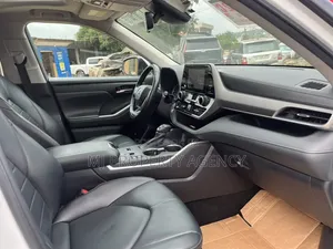 Toyota Highlander XLE AWD 2023 White