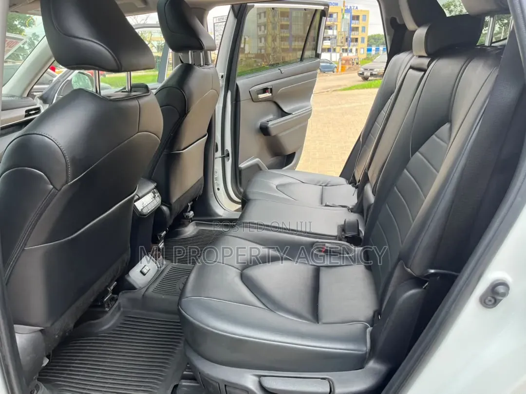 Toyota Highlander XLE AWD 2023 White