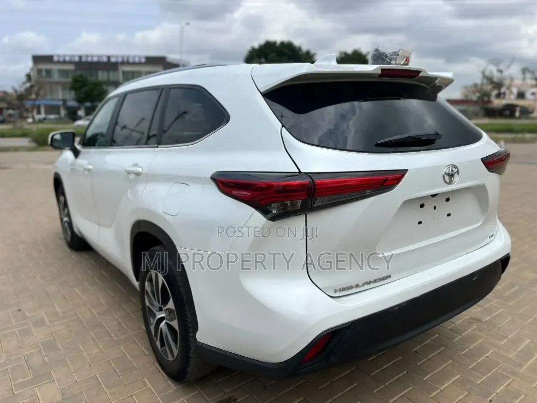 Toyota Highlander XLE AWD 2023 White