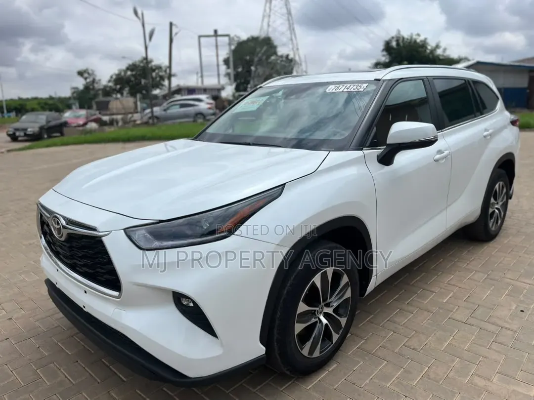 Toyota Highlander XLE AWD 2023 White