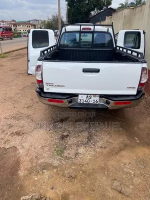 Toyota Tacoma 2011 White