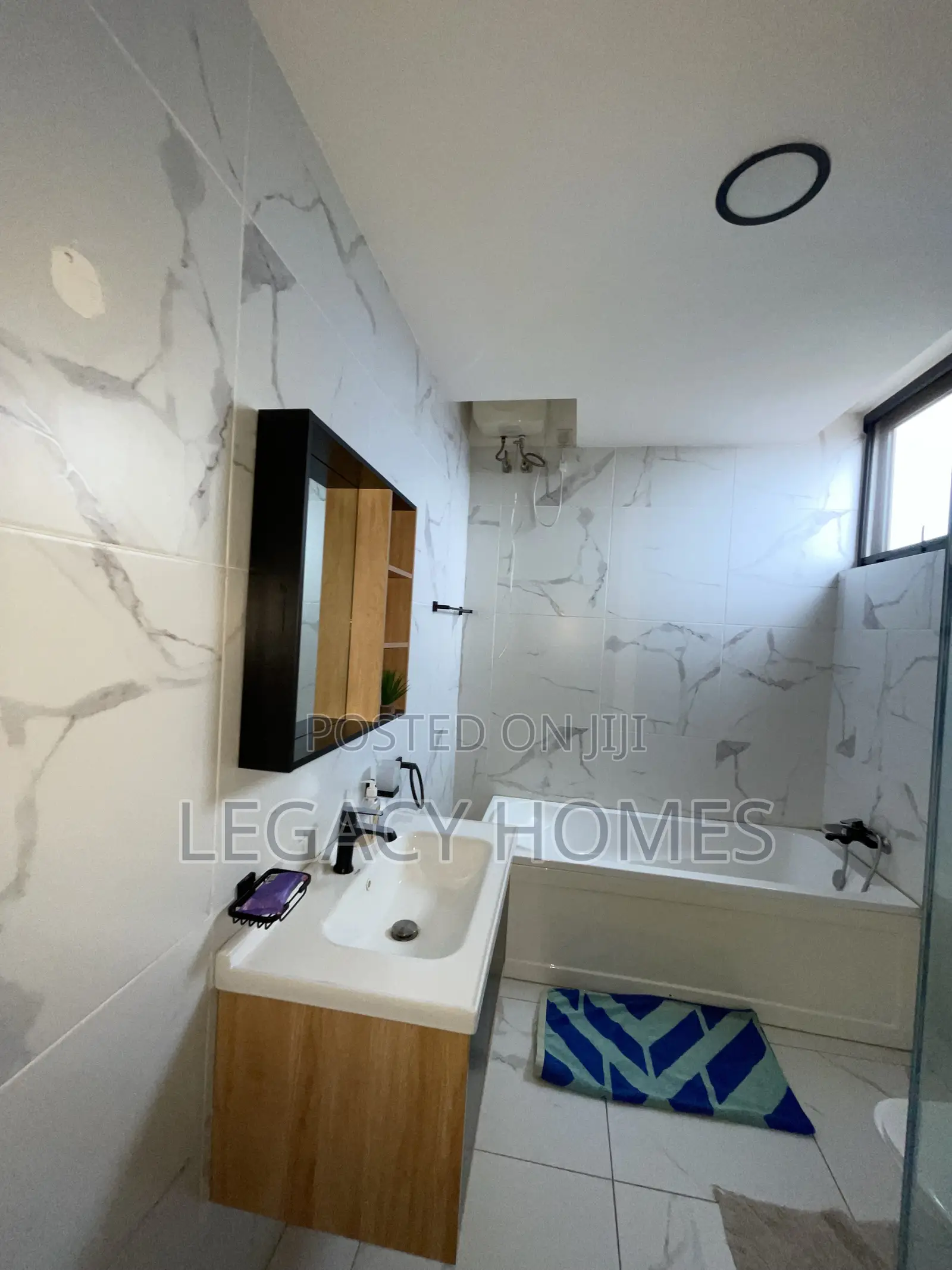 3bdrm Penthouse in East Legon, Boundary Road Area for rent