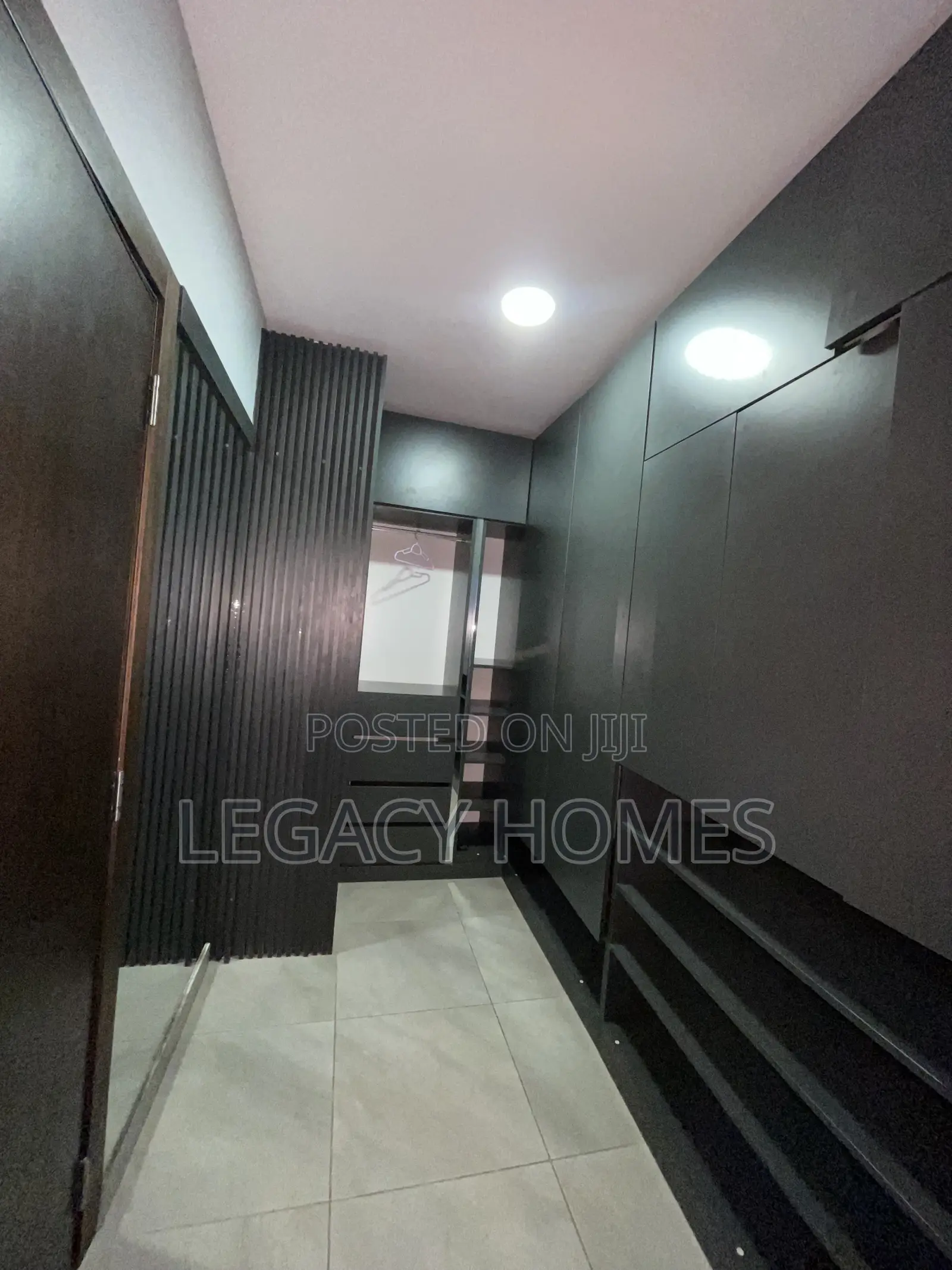 3bdrm Penthouse in East Legon, Boundary Road Area for rent
