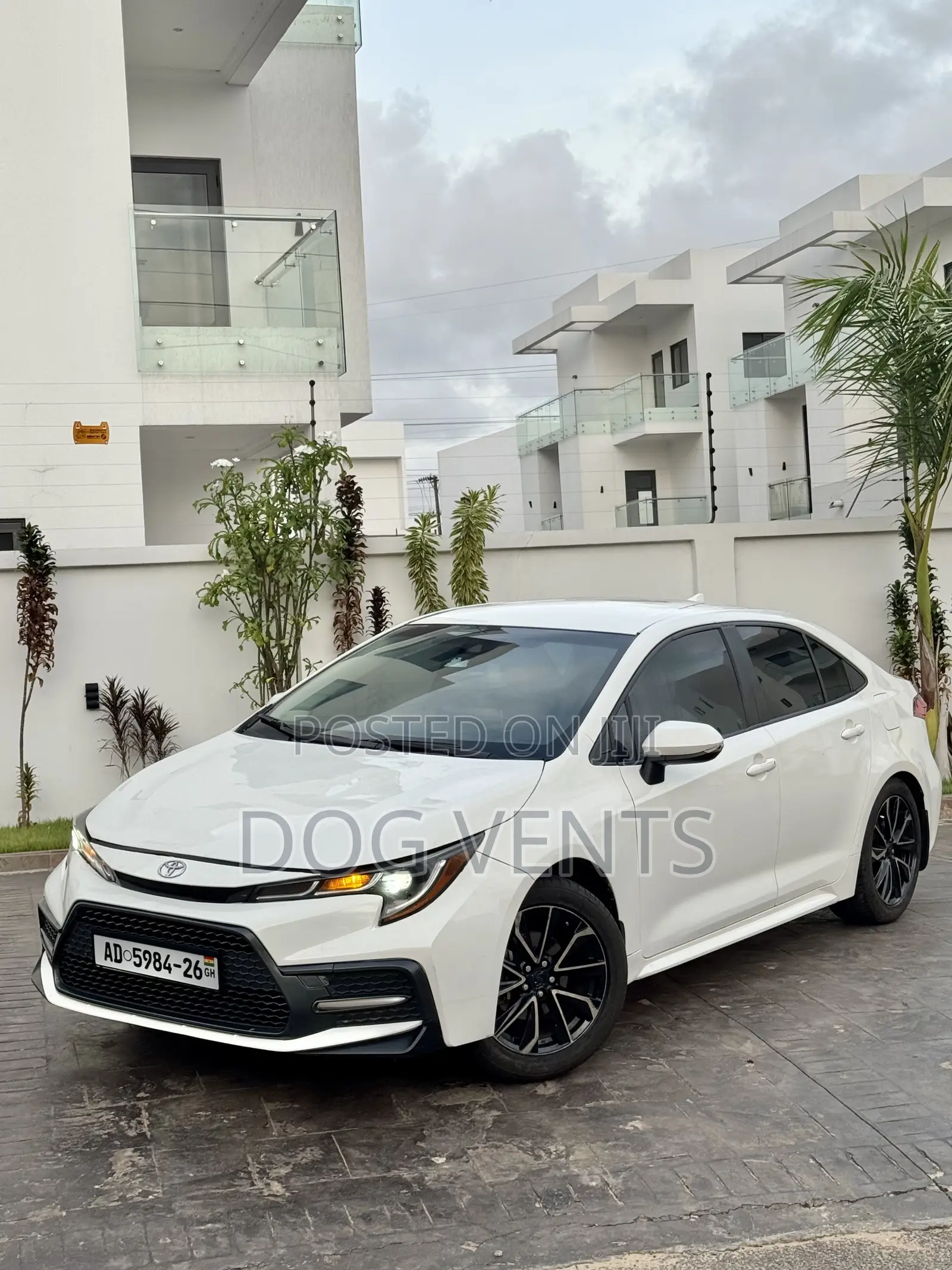 Toyota Corolla LE 2020 White