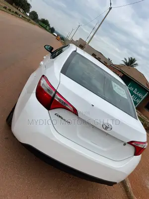 Toyota Corolla LE 4dr Sedan (1.8L 4cyl CVT) 2016 White