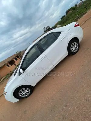 Toyota Corolla LE 4dr Sedan (1.8L 4cyl CVT) 2016 White