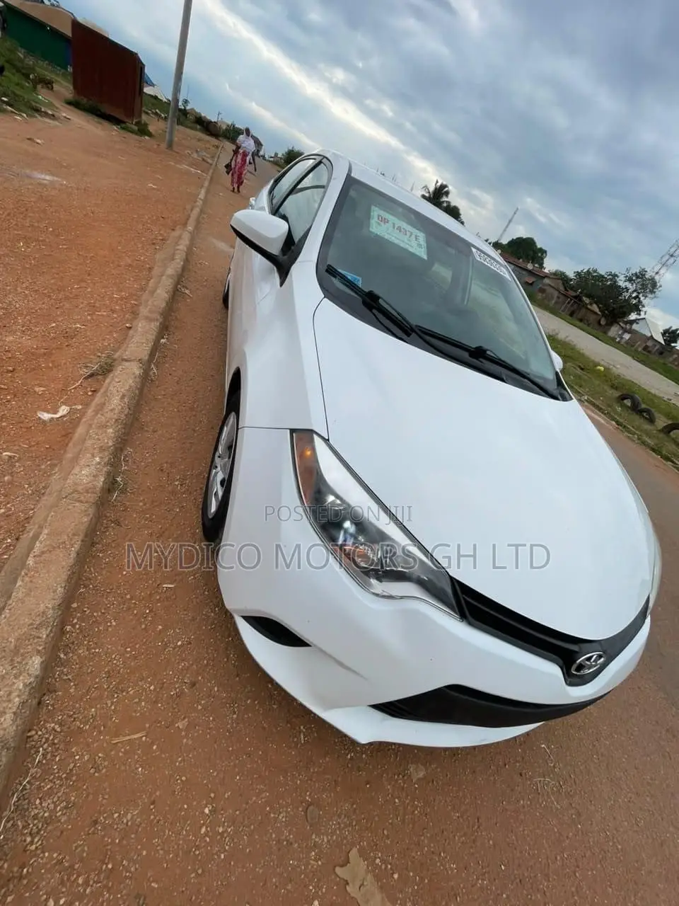 Toyota Corolla LE 4dr Sedan (1.8L 4cyl CVT) 2016 White