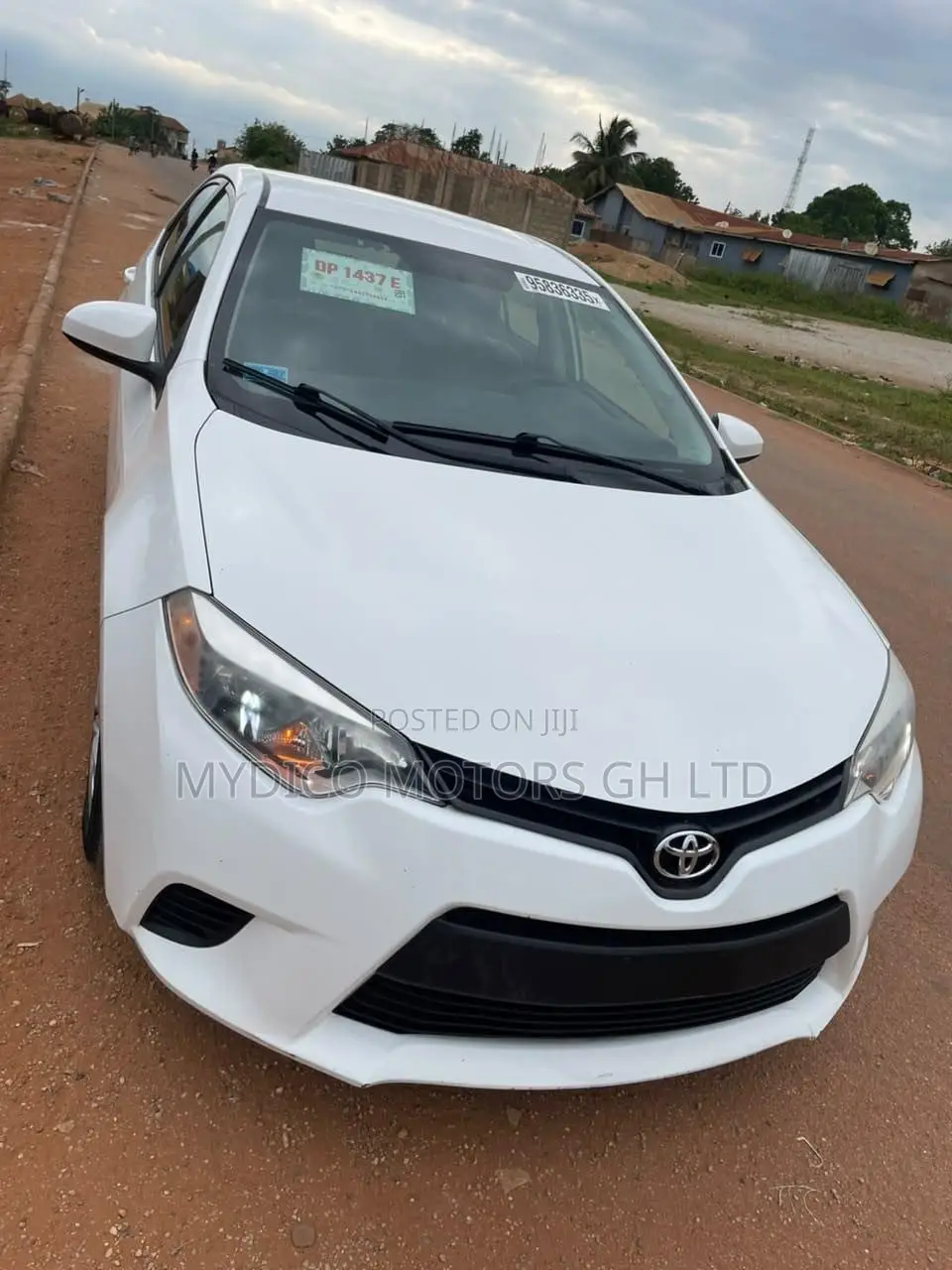 Toyota Corolla LE 4dr Sedan (1.8L 4cyl CVT) 2016 White
