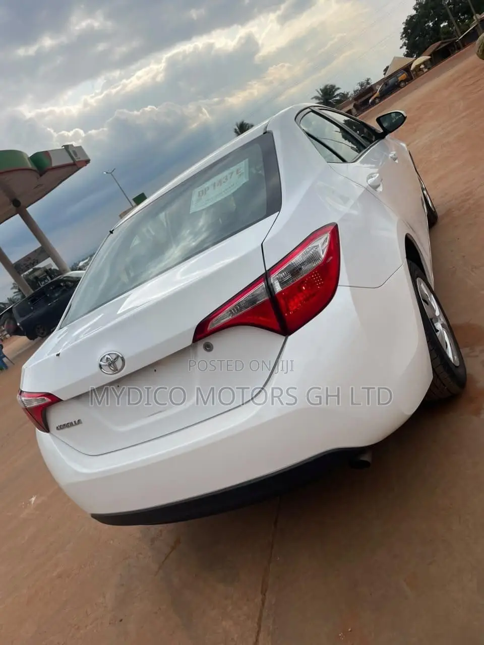Toyota Corolla LE 4dr Sedan (1.8L 4cyl CVT) 2016 White