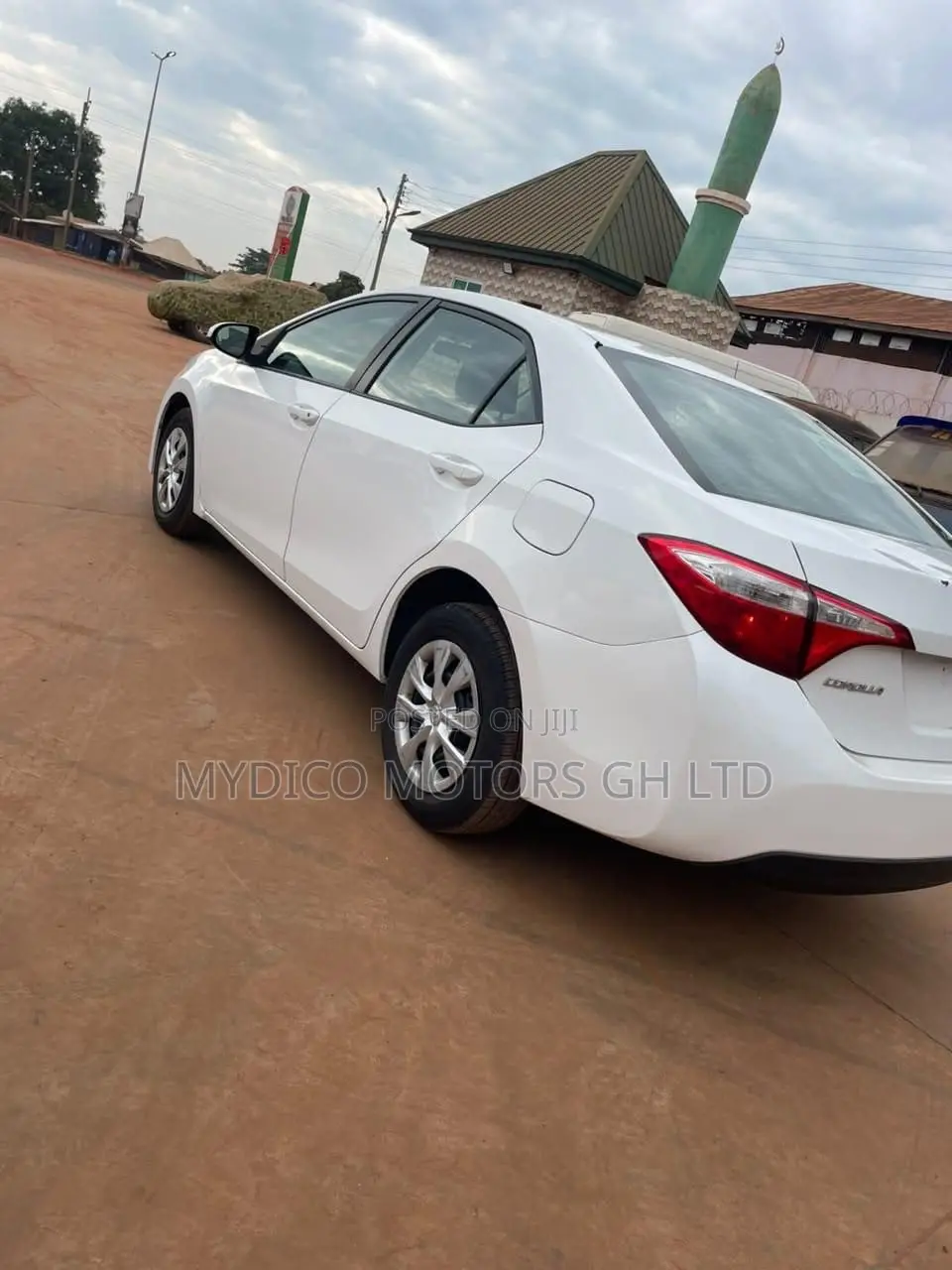 Toyota Corolla LE 4dr Sedan (1.8L 4cyl CVT) 2016 White