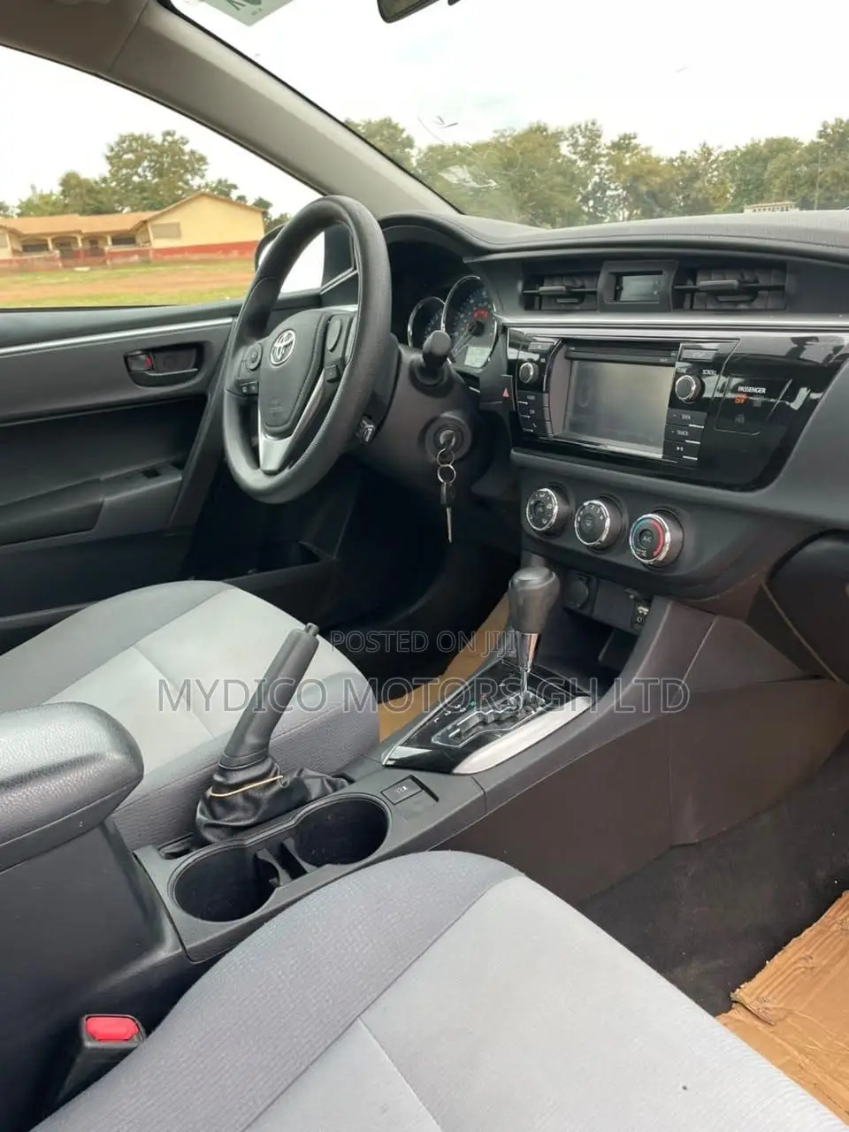 Toyota Corolla LE 4dr Sedan (1.8L 4cyl CVT) 2016 White