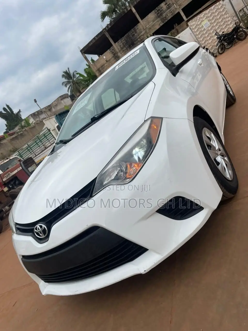 Toyota Corolla LE 4dr Sedan (1.8L 4cyl CVT) 2016 White