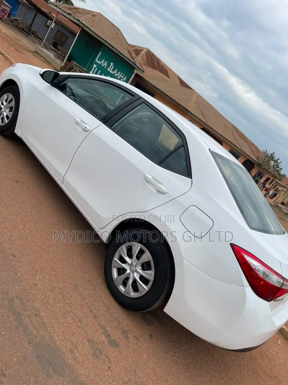 Toyota Corolla LE 4dr Sedan (1.8L 4cyl CVT) 2016 White