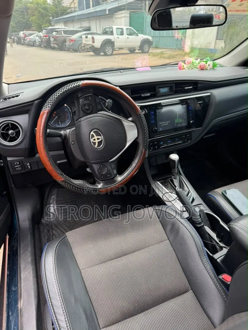 Toyota Corolla SE Special Edition 4dr Sedan (1.8L 4cyl CVT) 2017 Black