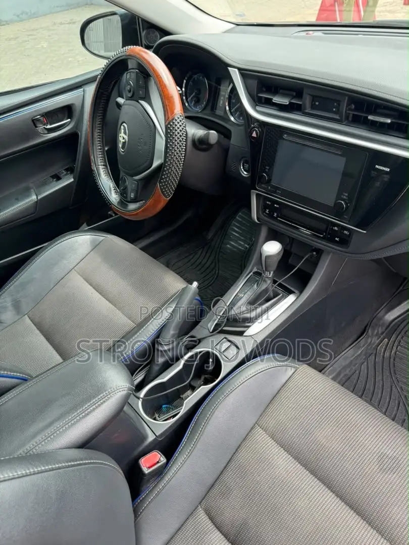 Toyota Corolla SE Special Edition 4dr Sedan (1.8L 4cyl CVT) 2017 Black