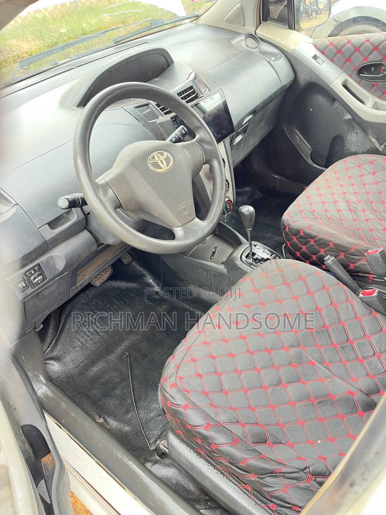 Toyota Vitz 1.3 FWD 3dr 2008 White