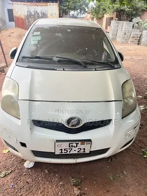 Toyota Vitz 1.3 FWD 3dr 2008 White