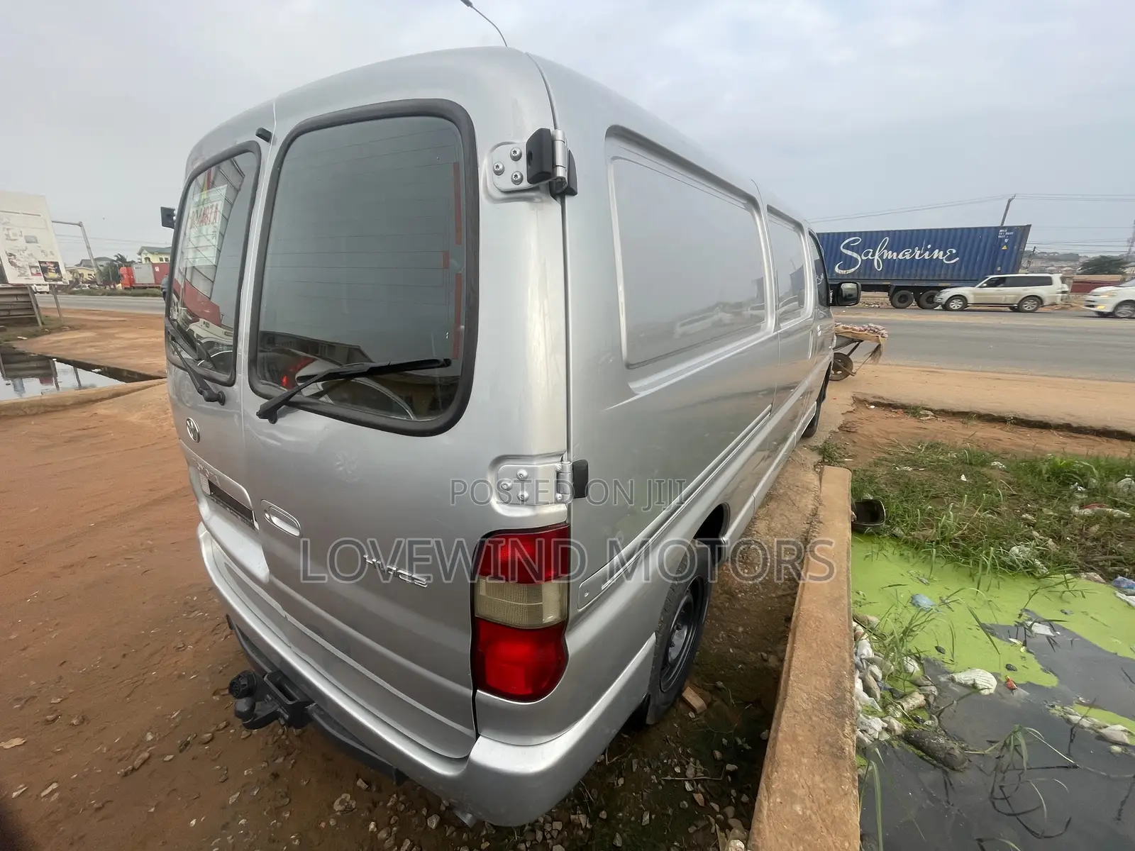 Toyota HiAce 2012 Silver