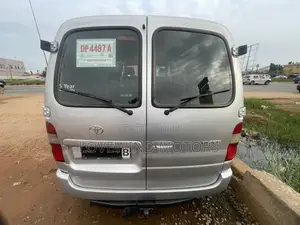 Toyota HiAce 2012 Silver