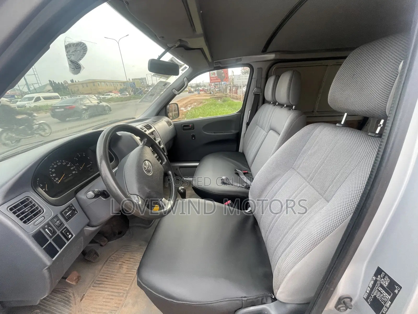 Toyota HiAce 2012 Silver