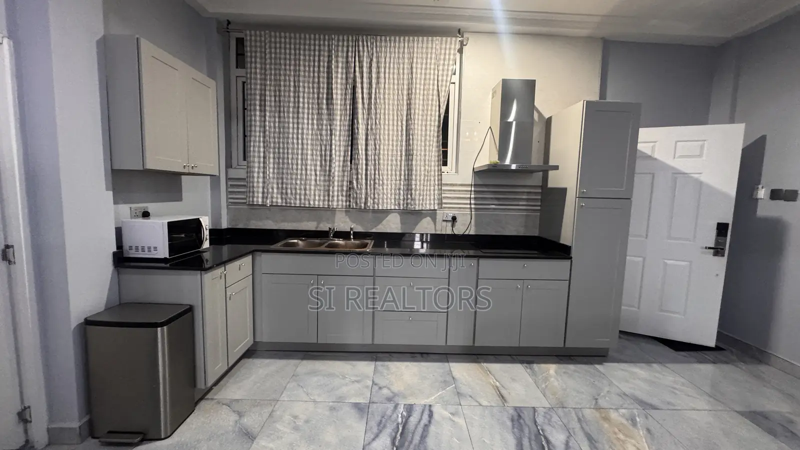 Furnished 3bdrm Apartment in 18 City View, Baatsona Total for rent