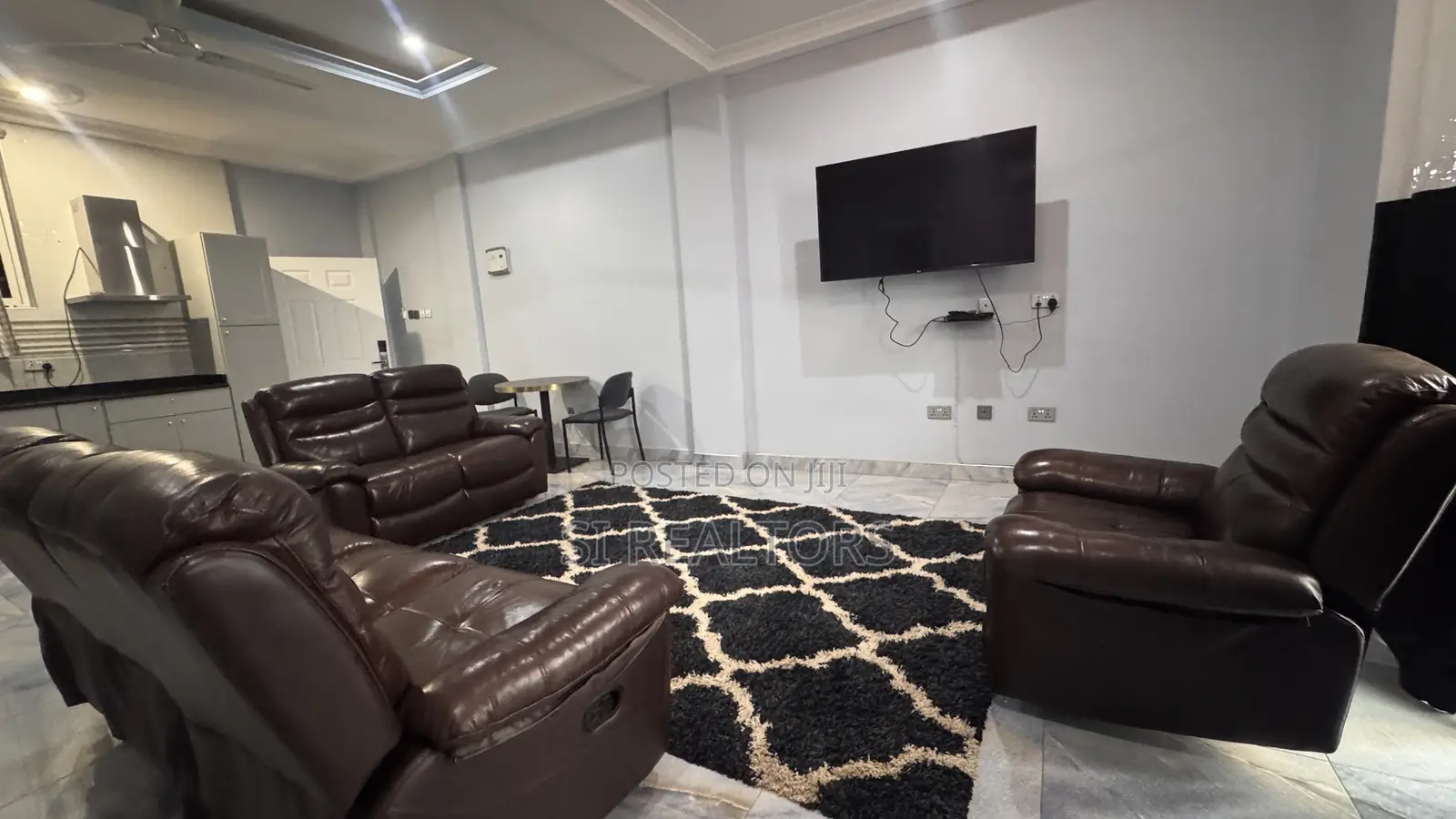 Furnished 3bdrm Apartment in 18 City View, Baatsona Total for rent