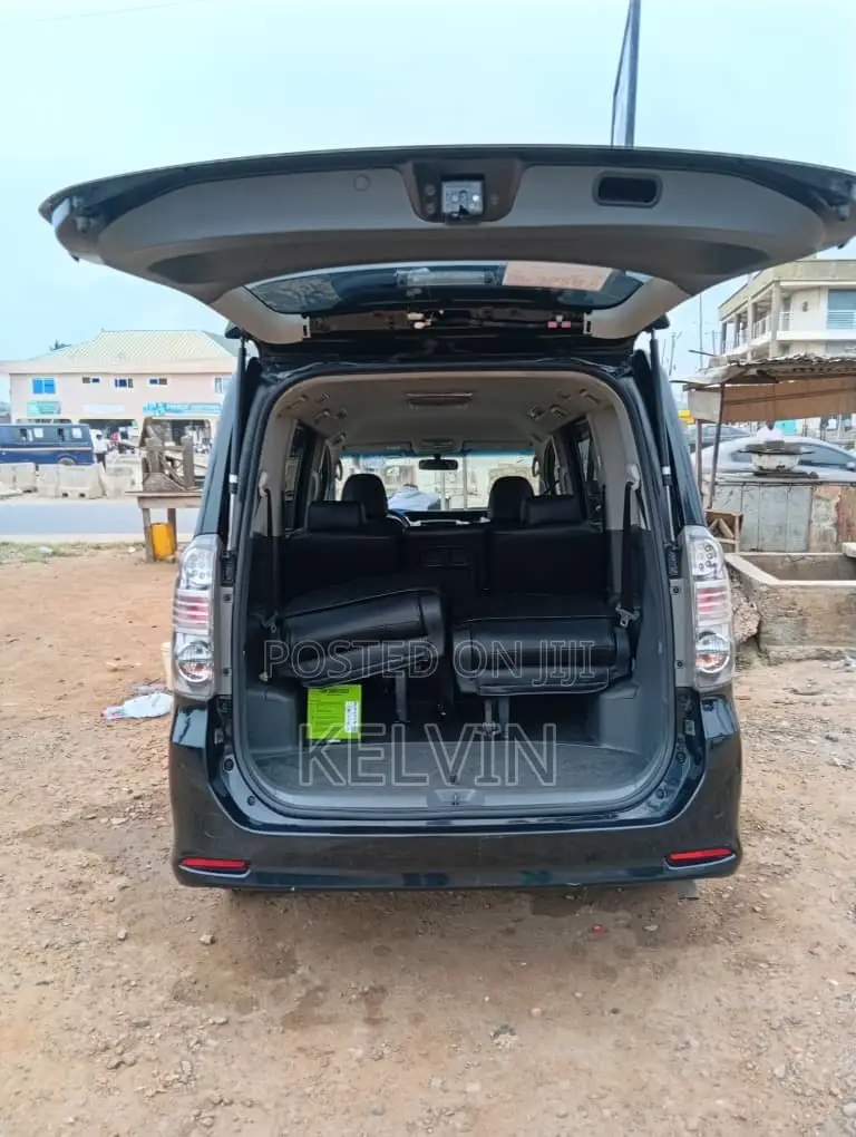 Toyota Voxy X 4WD 8-Seater 2012 Black